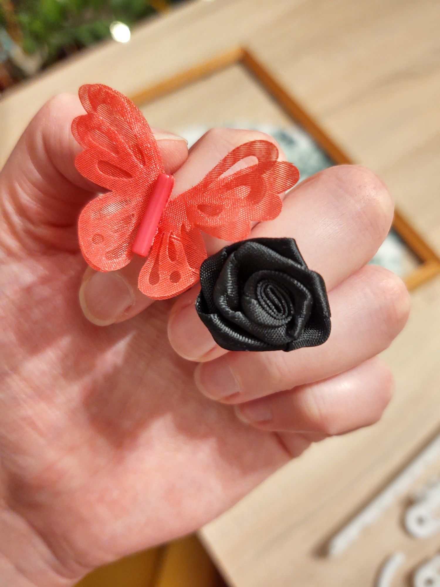 Gumki do włosów / pierścionki - różowy motyl, czarny kwiat