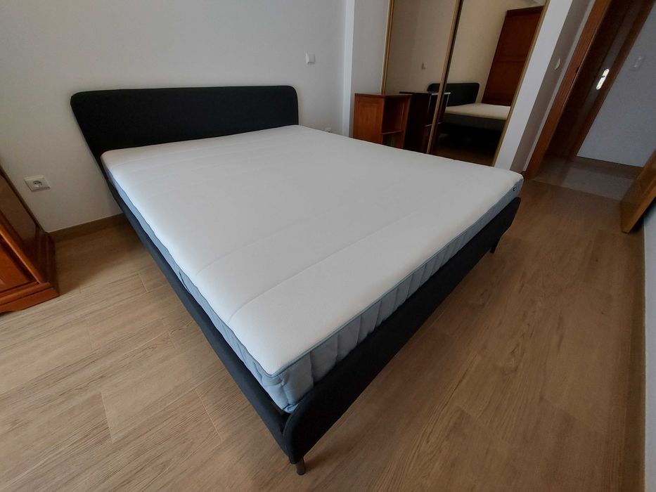 Cama de casal IKEA com colchão IKEA. 3 meses de uso. Como nova!