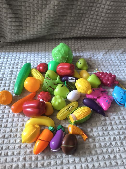 Фрукти, овочі, дитяча посуда іграшкова
