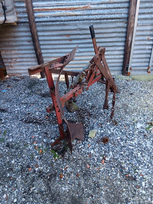 Vendo charrua de mini trator
