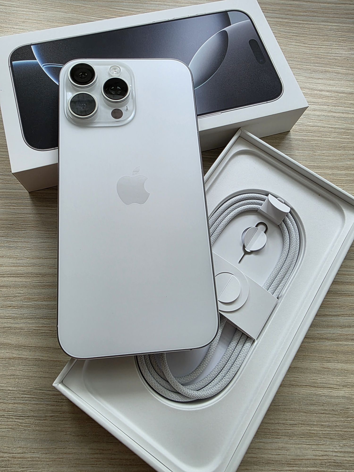 iPhone 16 Pro Max 512 GB na gwarancji Apple do 8.10.2025r.
