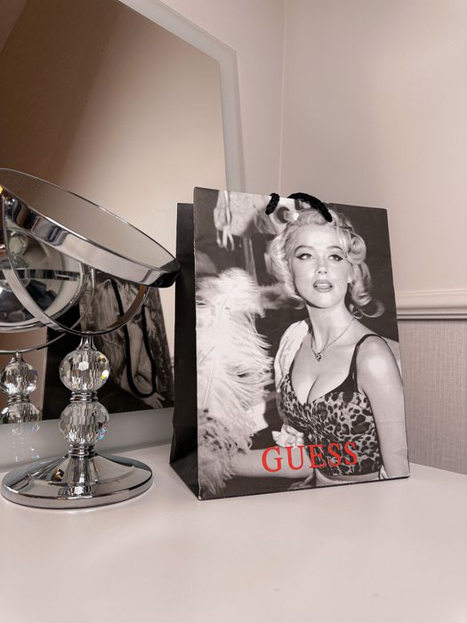 Torebka papierowa torba Guess nowa czarno-biała logowana