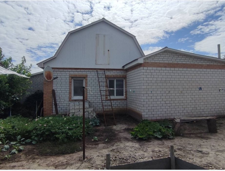 Продається 4-кімнатний будинок в місті Пирятин