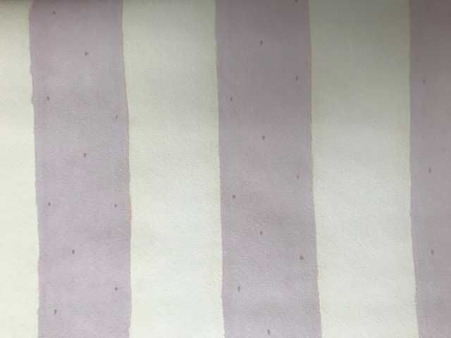 2 rolos de papel de parede (1 rolo liso + 1 rolo de tiras)