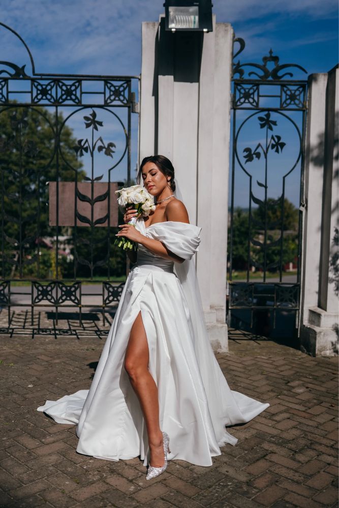 Розкішна весільна сукня нової колекції 2023 Allure Bride