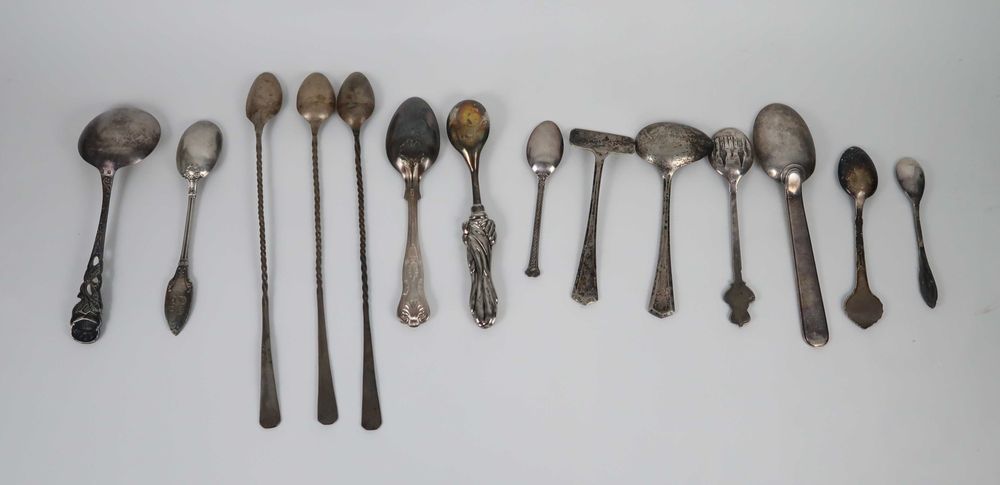 Conjunto de talheres antigos em metal/casquinhas