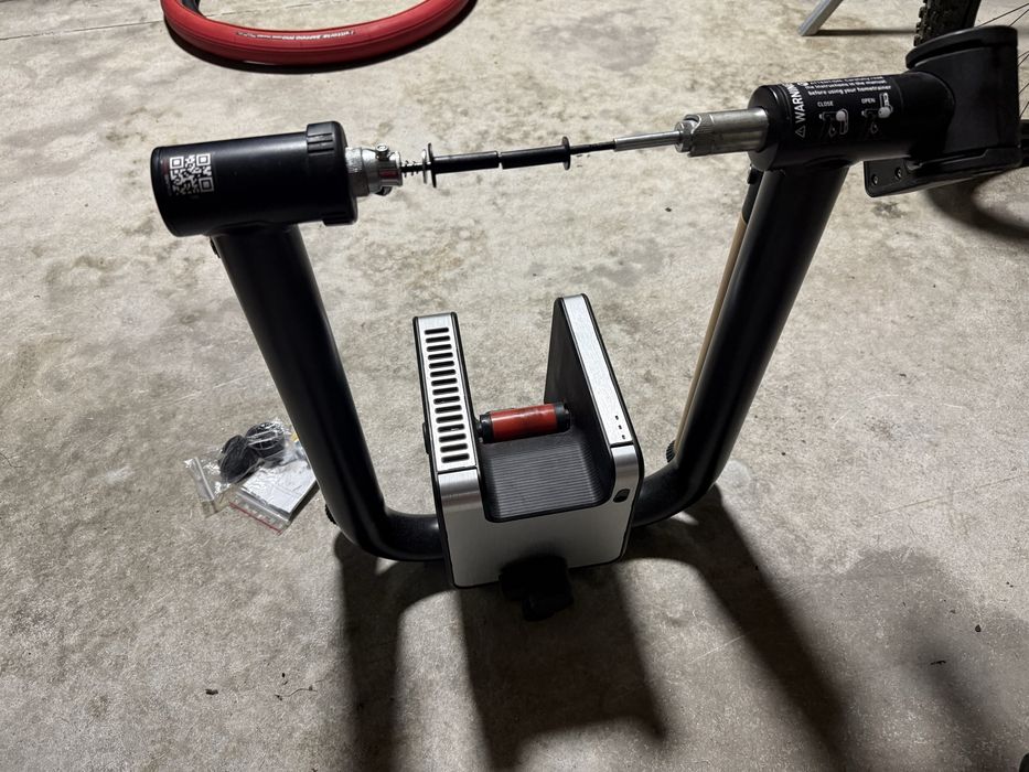 Rolo de treino interactivo Elite Tuo compativel com Zwift