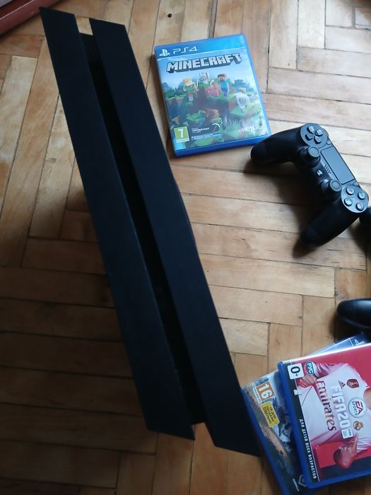 ps4 sony playstation 4 2джостика+3 игры