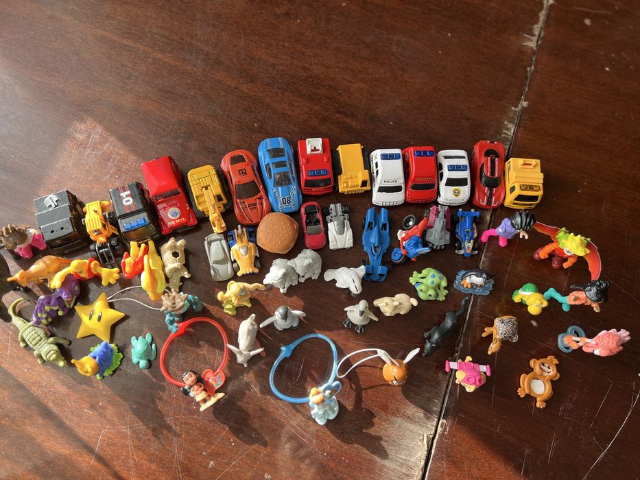 Лот іграшок машинки кіндери