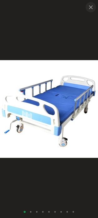 Механічне медичне 2-секційне ліжко Supretto на колесах (8555-0001)