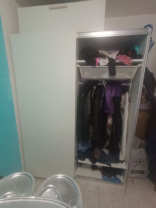 Roupeiro muito espaçoso