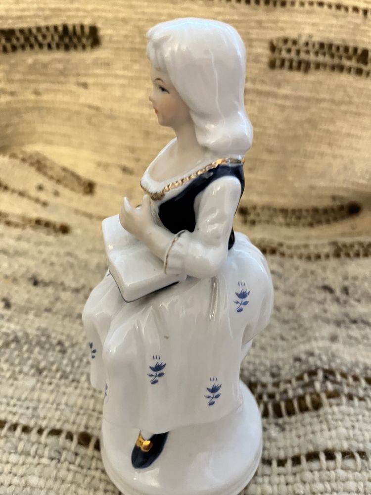 Figura porcelanowa dama