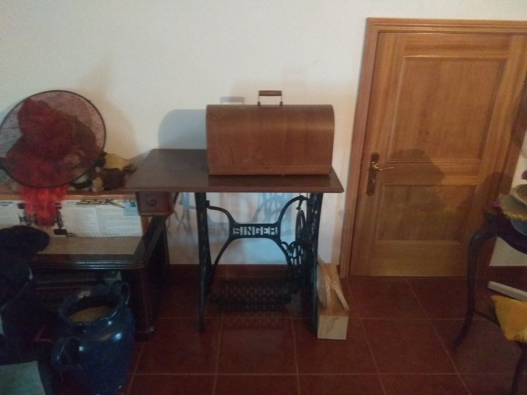 Duas máquinas de costura