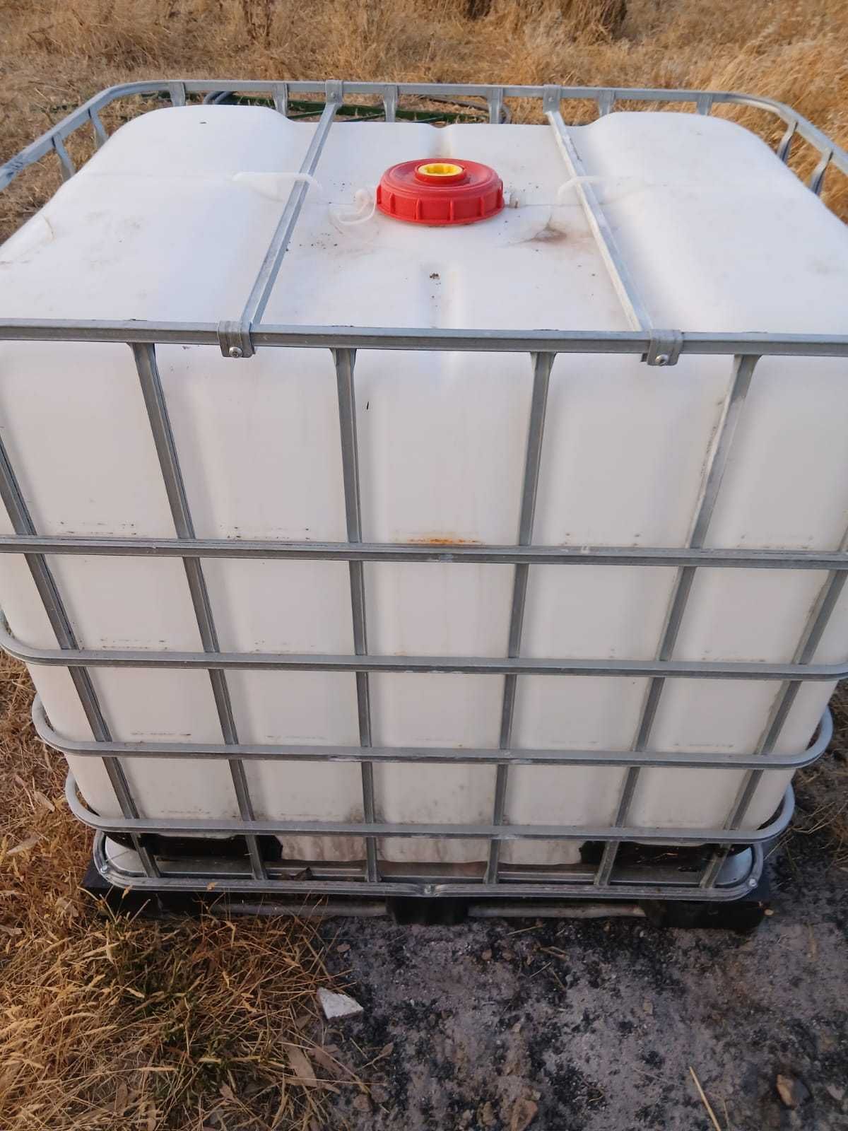 1 deposito de agua a 1000l esta como novo