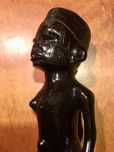 ESCULTURA MACONDE - anos 50 - pau preto - 19,5 cm/s