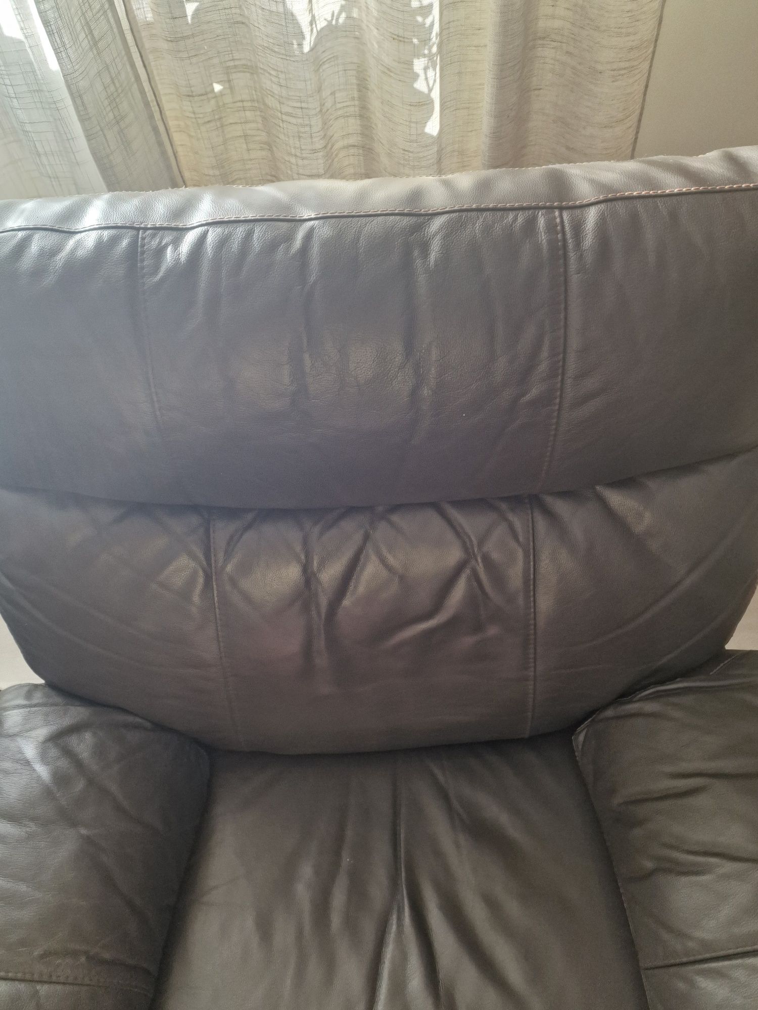 Vendo SOFÁ 3 lugares+ 2 poltronas em pele , Mecanismo automático