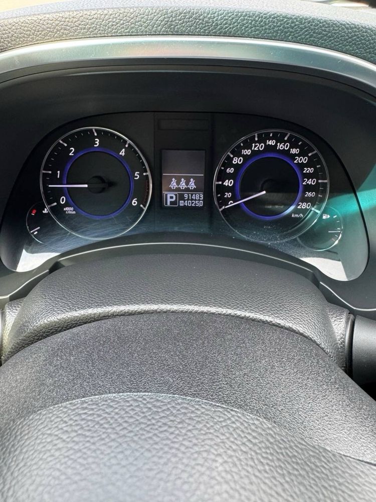 Infinity QX-70 Автомобіль