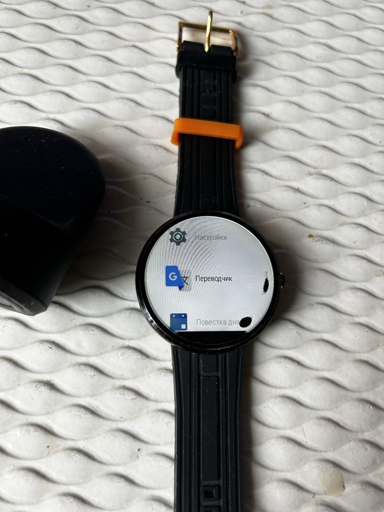 Смарт часы Моторола 360 за 10€ оригинальное зарядное