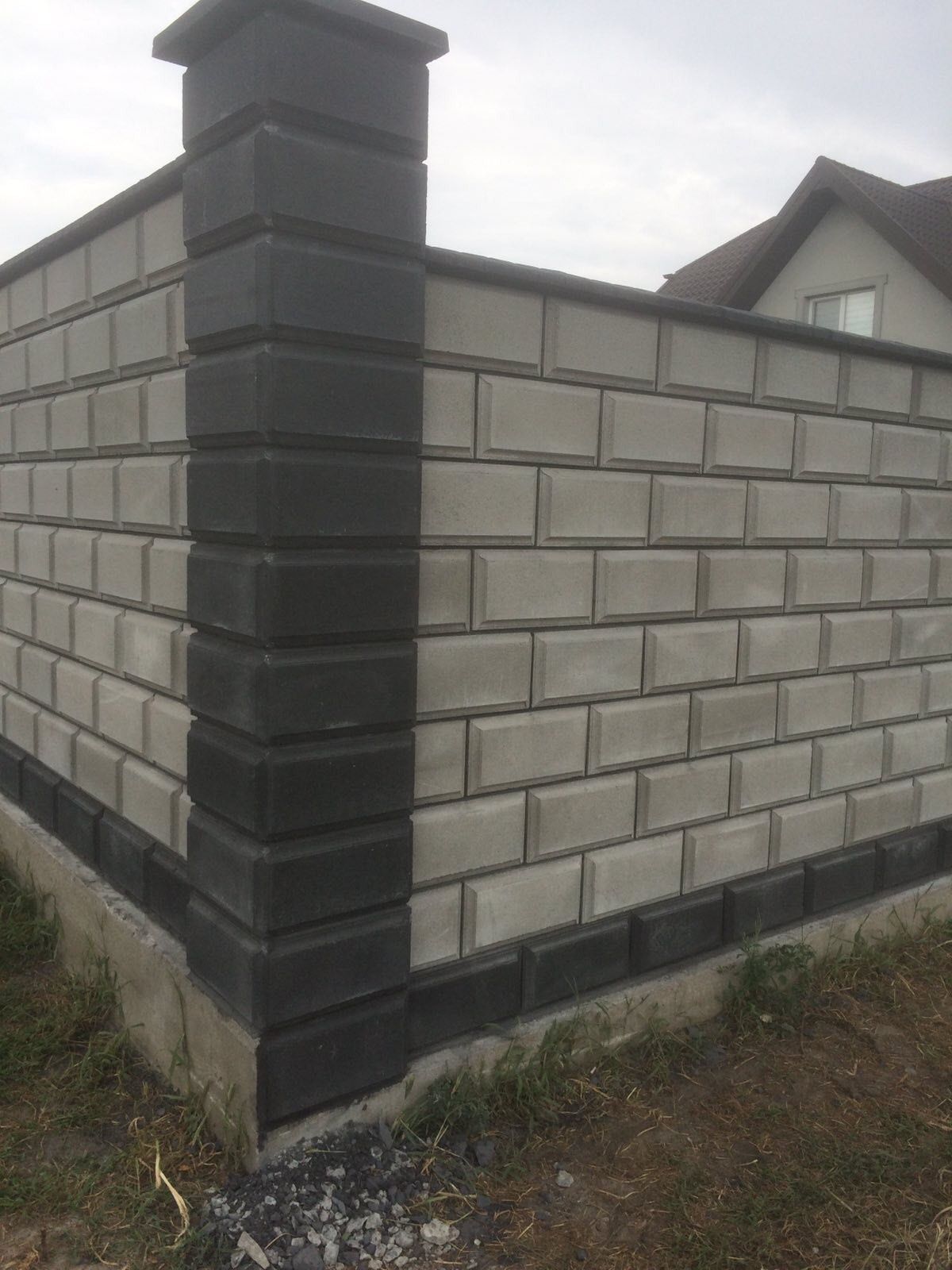 Блоки паркани бетоні бруківка круги колодязні забори