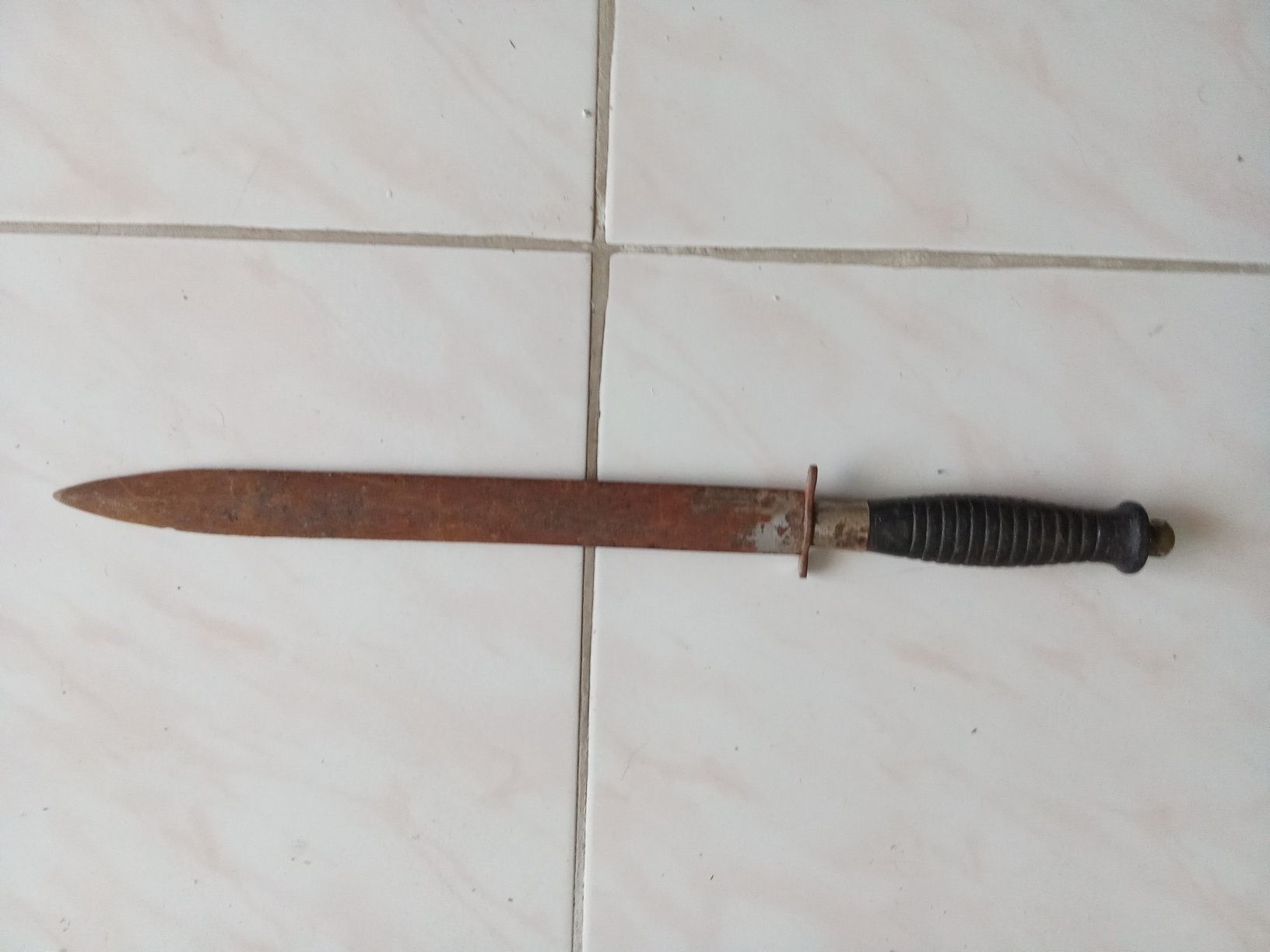 Vendo espadas antigas de coleção