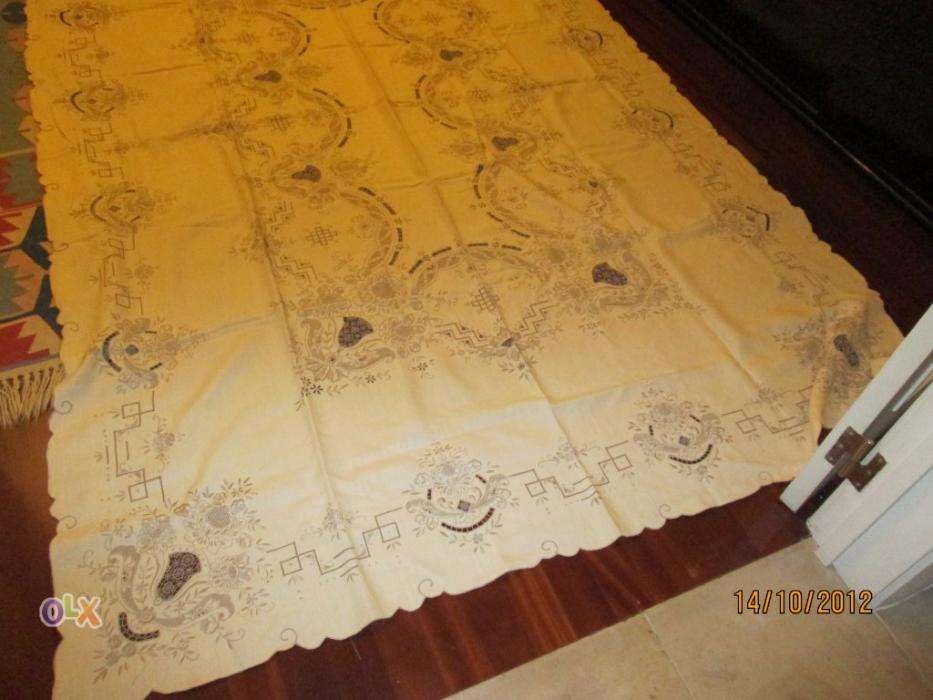 Toalha linho bordada beje