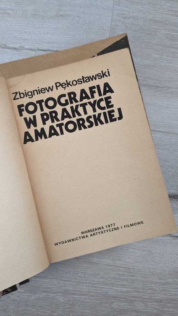 zestaw starych książek o fotografii fotografia aparat