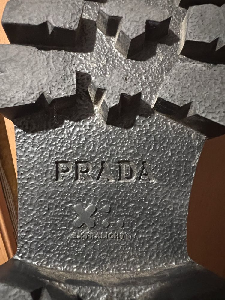 Шкіряні черевики Prada 36 р