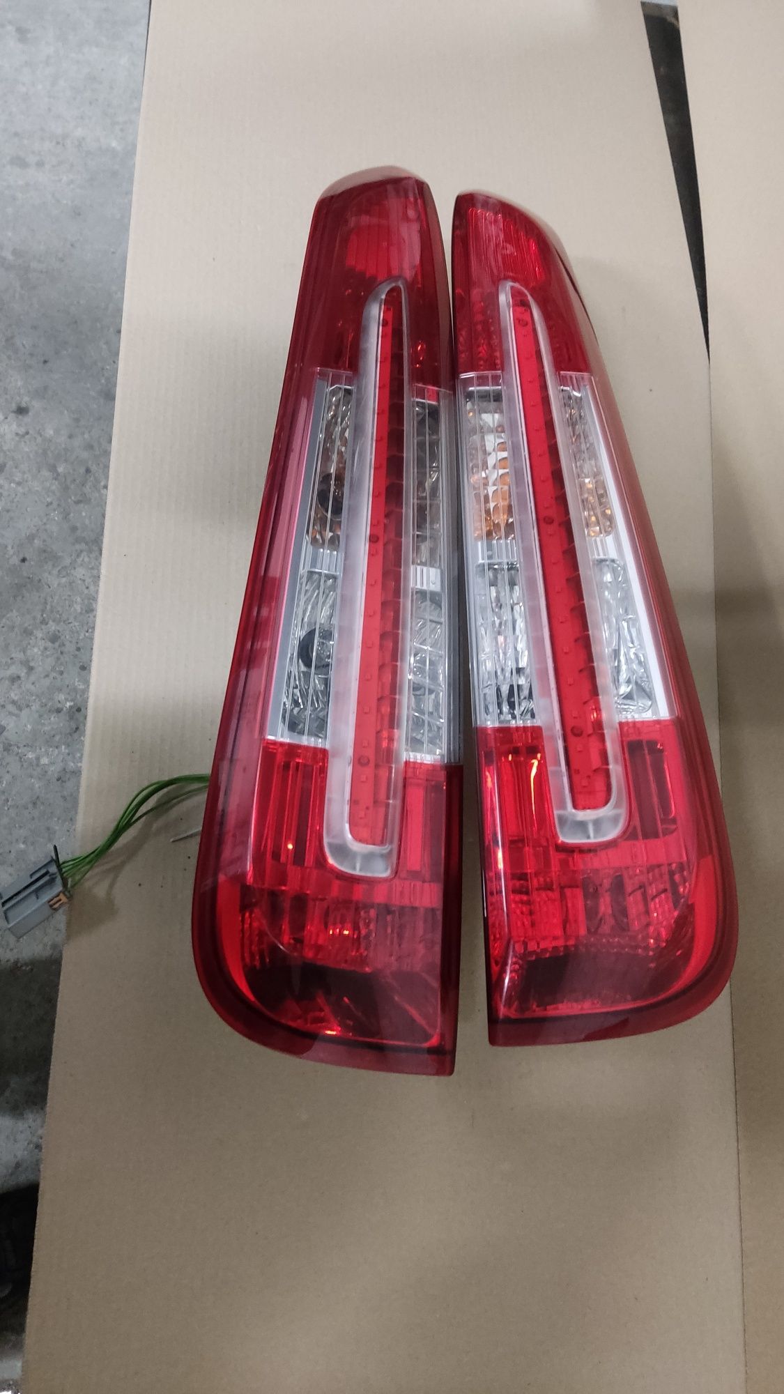 Ford C Max lift lampy tył.