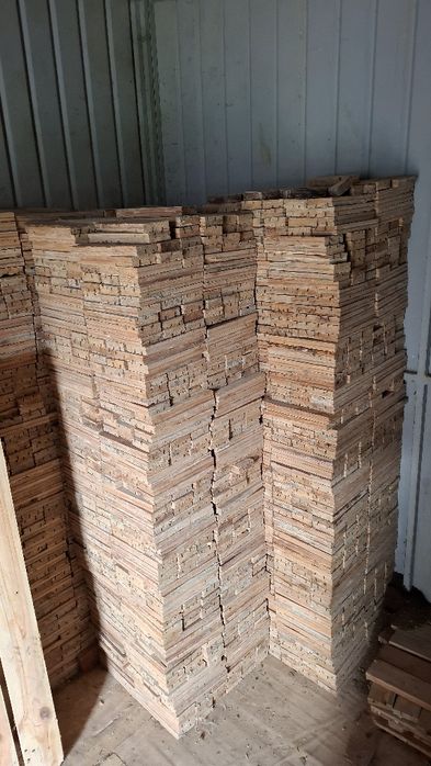 Tacos de pinho 21x7 cm 10 € m2