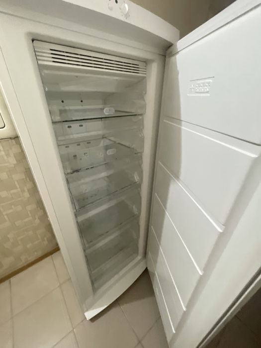 Морозильна камера zanussi