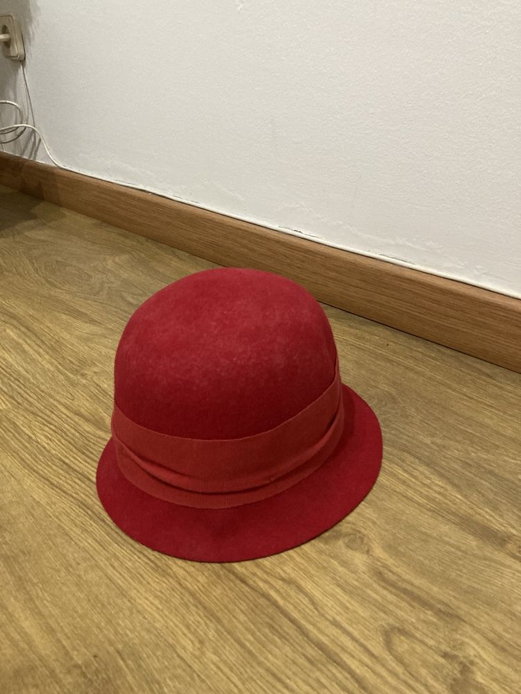Chapéu de fazenda vermelho Zara