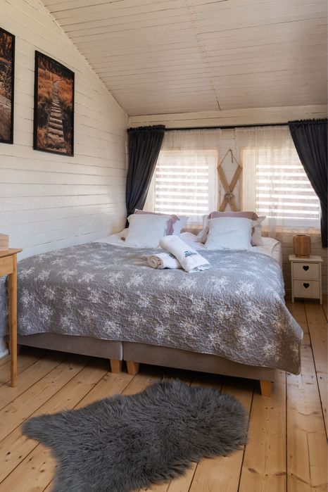 PROMO SAMODZIELNY Domek z jacuzzi nad rzeka, grill,ogród, plac zabaw