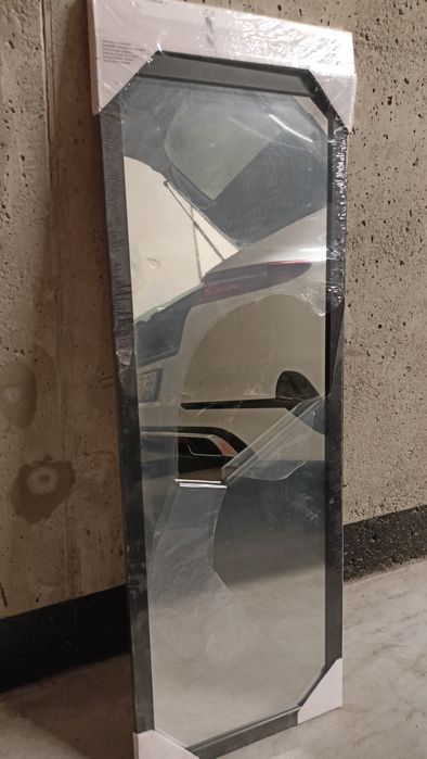 Nowe Lustro z możliwością montażu na drzwiach.