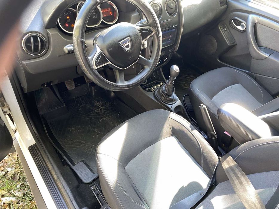 Dacia Duster………..