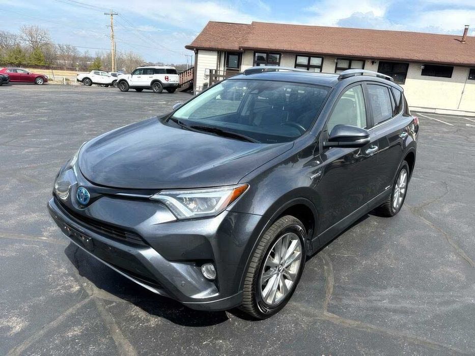 Toyota RAV4 Hybrid Limited      2017