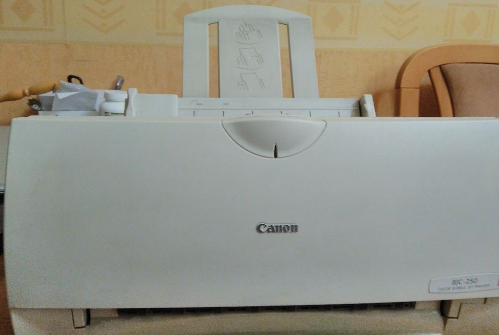 Принтер цветной струйный типа Canon BJC-250.