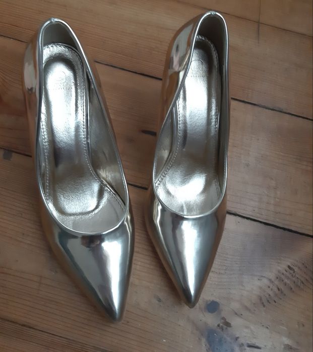 Złote  szpilki roz. .40 Givana