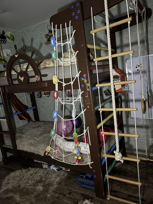 Кровать дитяча двоповерхова