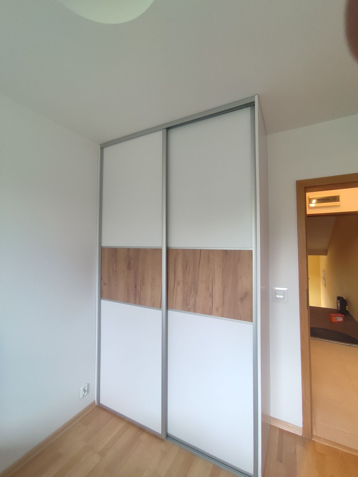 Meble pod wymiar,szafy przesuwne,szafy wolnostojące,kuchnie,garderoby