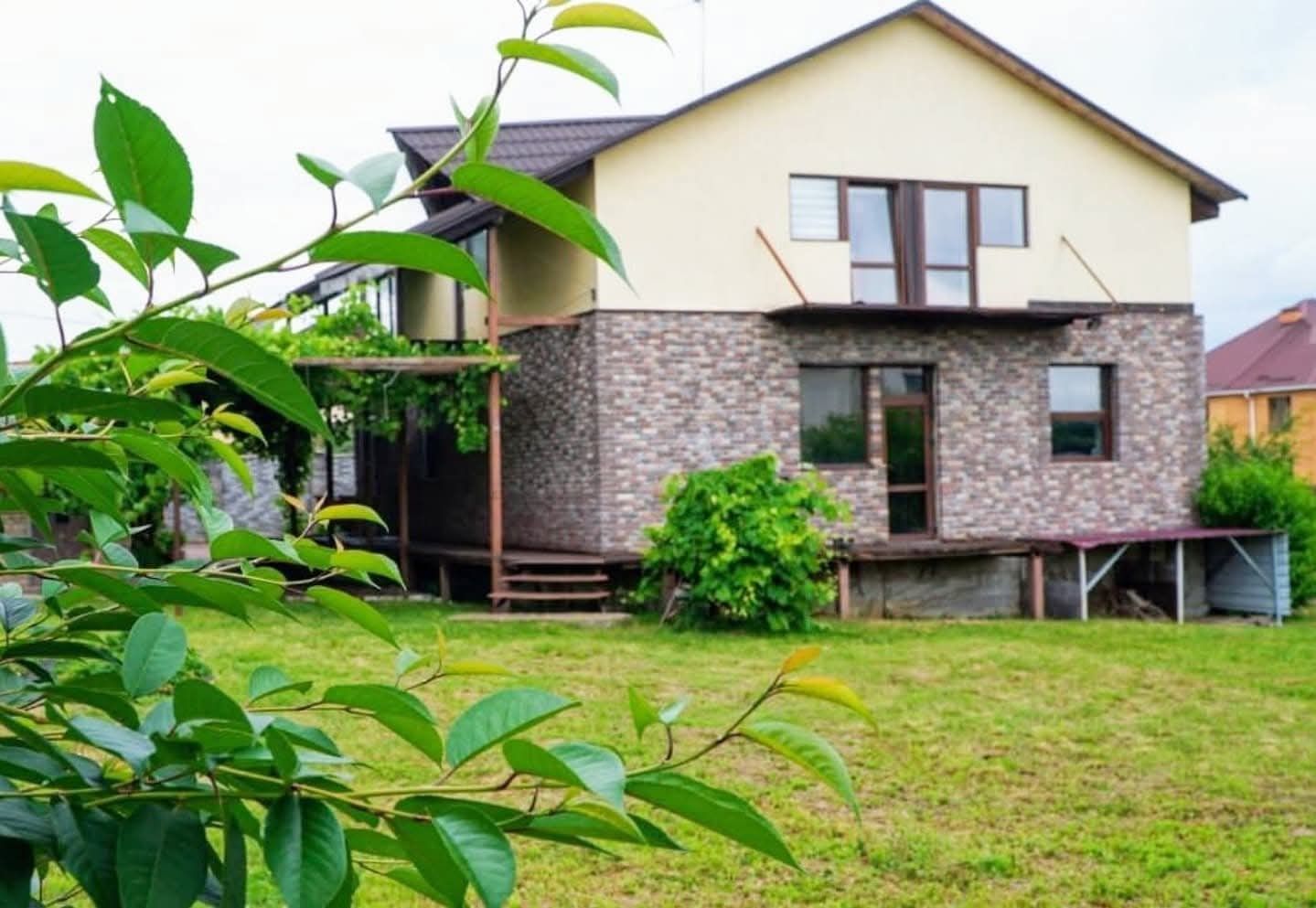 Продаж будинка 150 м2 є хамам барбекю 10 соток с. Хотів 4 км Теремки