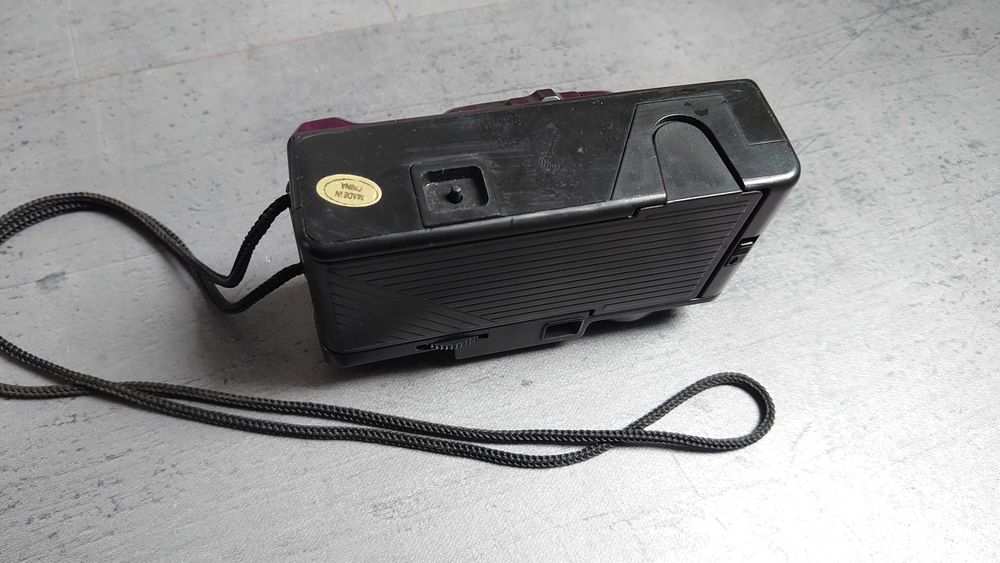 stary aparat fotograficzny SUNPET 35mm Focus Free na kliszę PRL