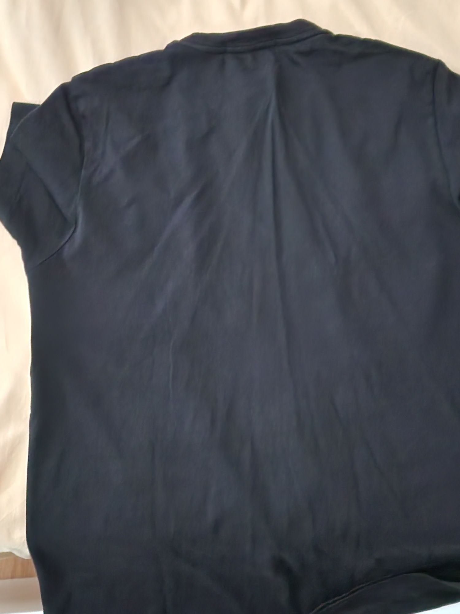 T-shirt free Perry