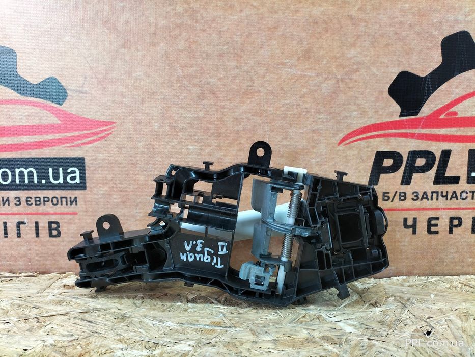 VW Tiguan II 2015-2020 Ручка двери задняя левая 510837811M