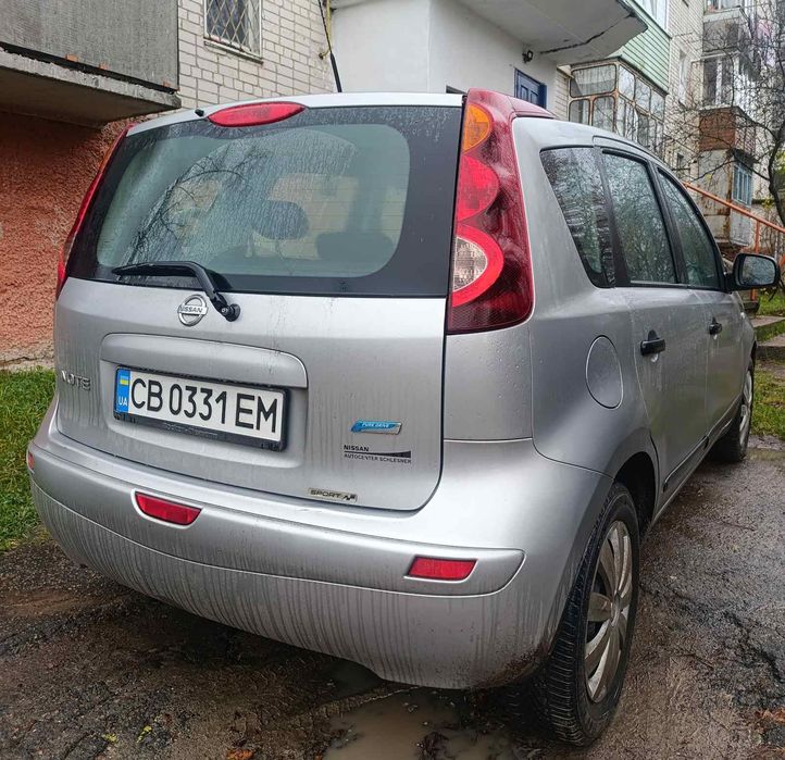 Автомобіль Nisan note