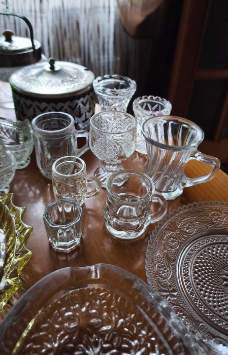 Сахарница цукорниця бокалы рюмки блюдца солонки старинное стекло посуд