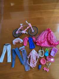 Acessórios barbie roupa, bicicleta, sapatos…