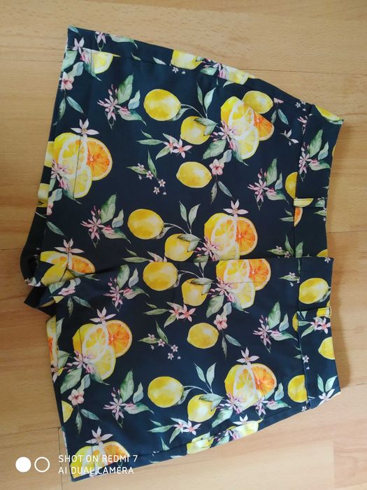 Krótkie szorty/spodenki damskie 34 firmy Mohito.