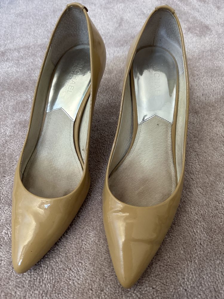Sapato michael kors dourado