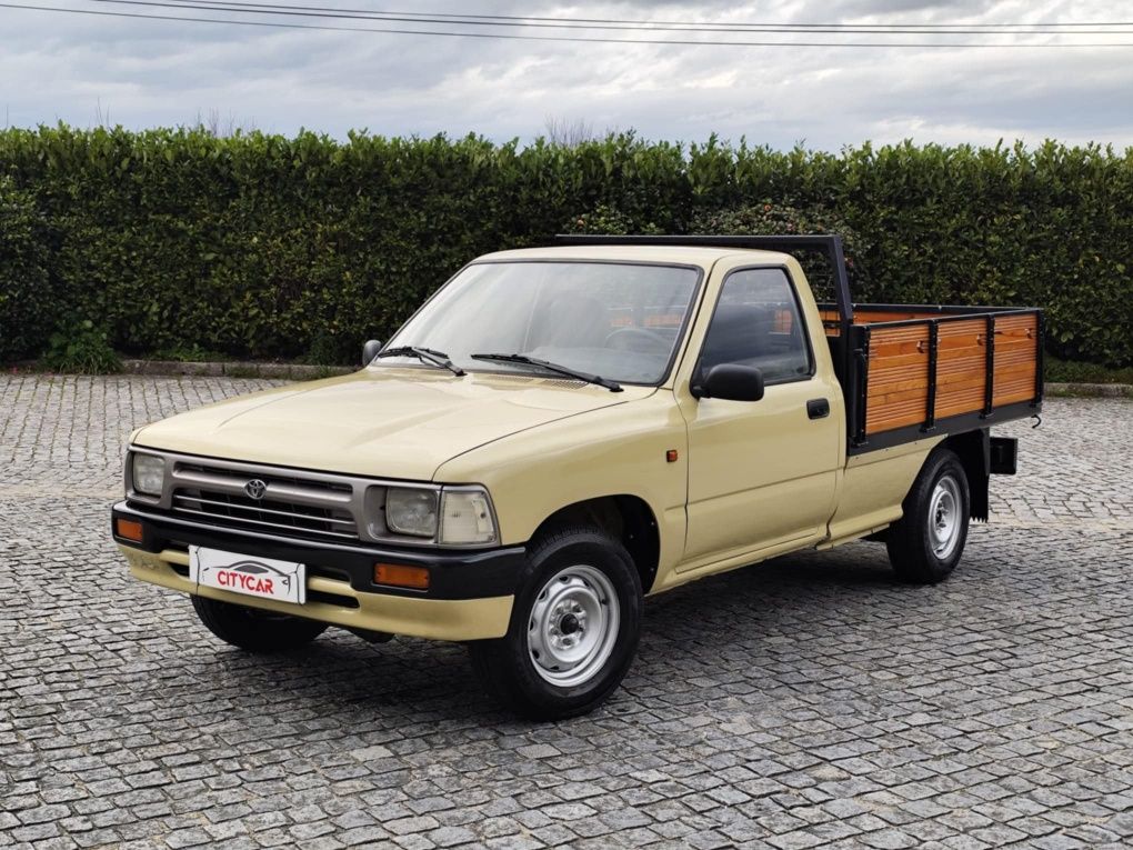 Toyota Hilux 2.4D 4x2 Direção Assistida