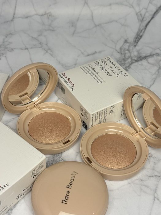 Хайлайтер для обличчя Rare Beauty Exhilarate